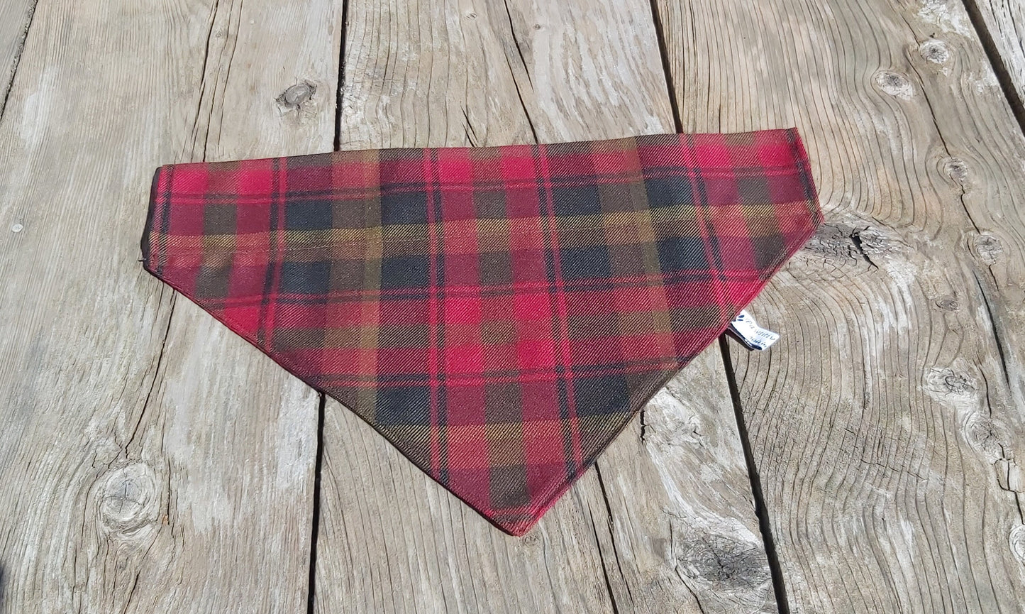 Collier pour chien tartan Maple Leaf fabriqué au Canada Accessoire pour animaux de compagnie