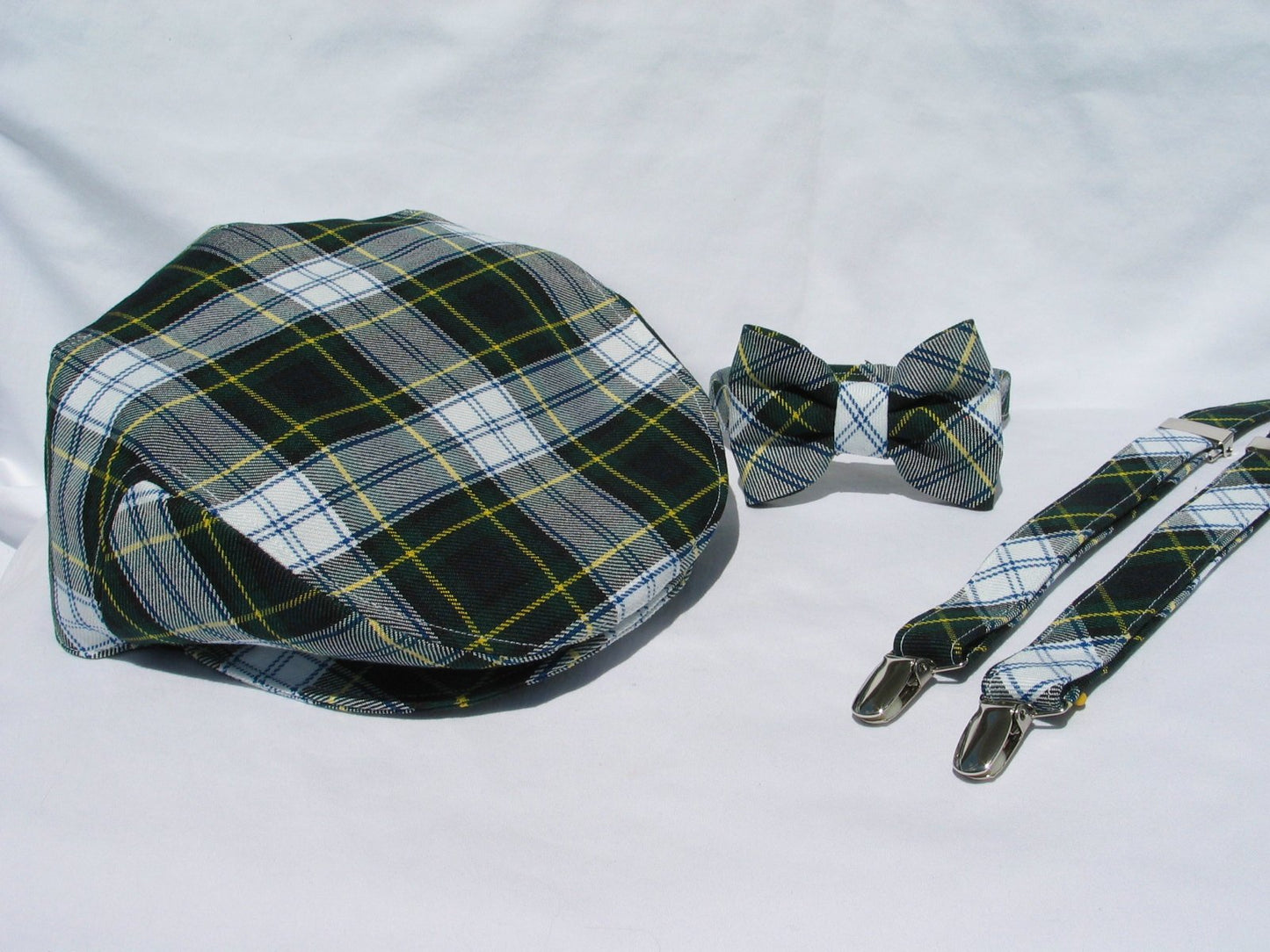 Ensemble bretelles et nœud papillon à casquette plate Gordon Tartan