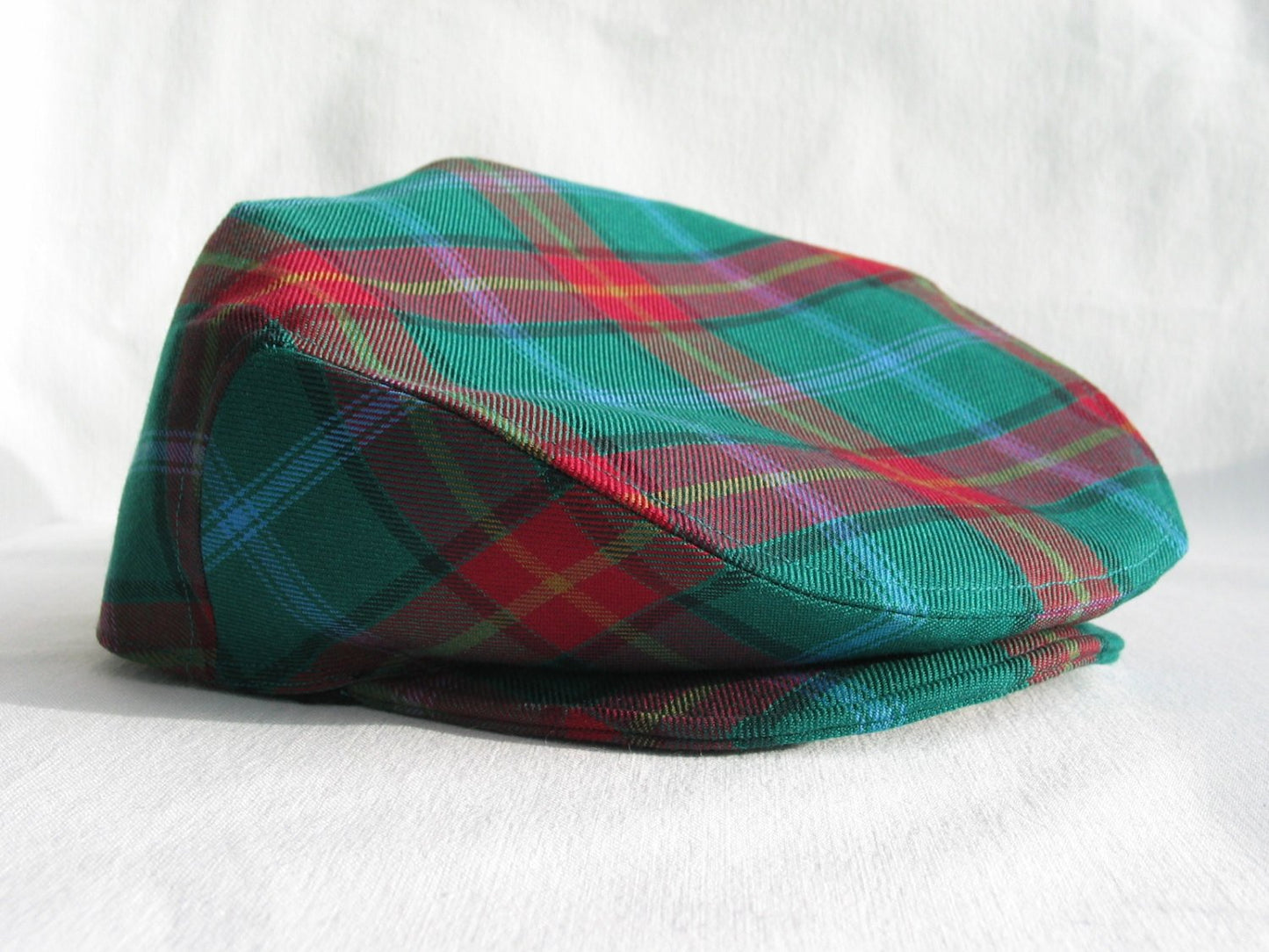 Casquette plate en tartan du Manitoba