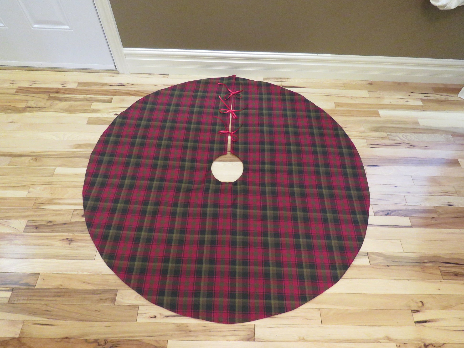 Maple Leaf Tartan Christmas Tree Skirt-Taylors Tartans