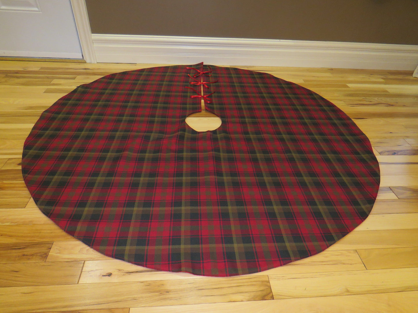 Maple Leaf Tartan Christmas Tree Skirt-Taylors Tartans